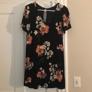 Black floral short sleeve dress. Size medium.